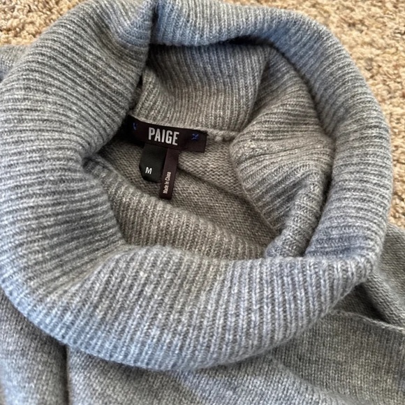PAIGE Women's Raundi Grey Turtleneck Cold Shoulder Sweater 
size Medium - Picture 10 of 12